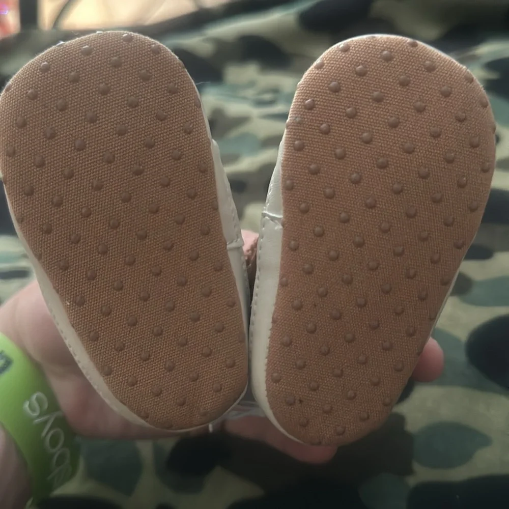 OLD NAVY BABY SNEAKERS: BROWN: NEW WITH TAGS: SIZE 0-3 MTH